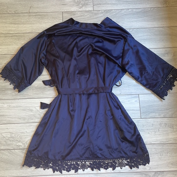 Navy blue embroidered dressing robe - Picture 3 of 3
